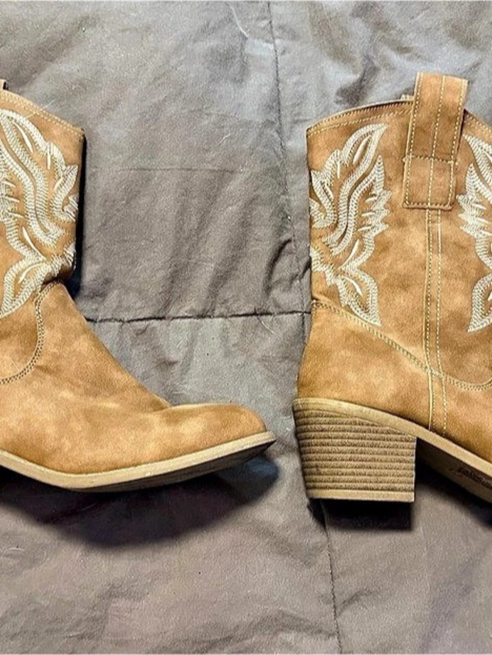 Embroidered Western Heeled Boots in Brown Like New